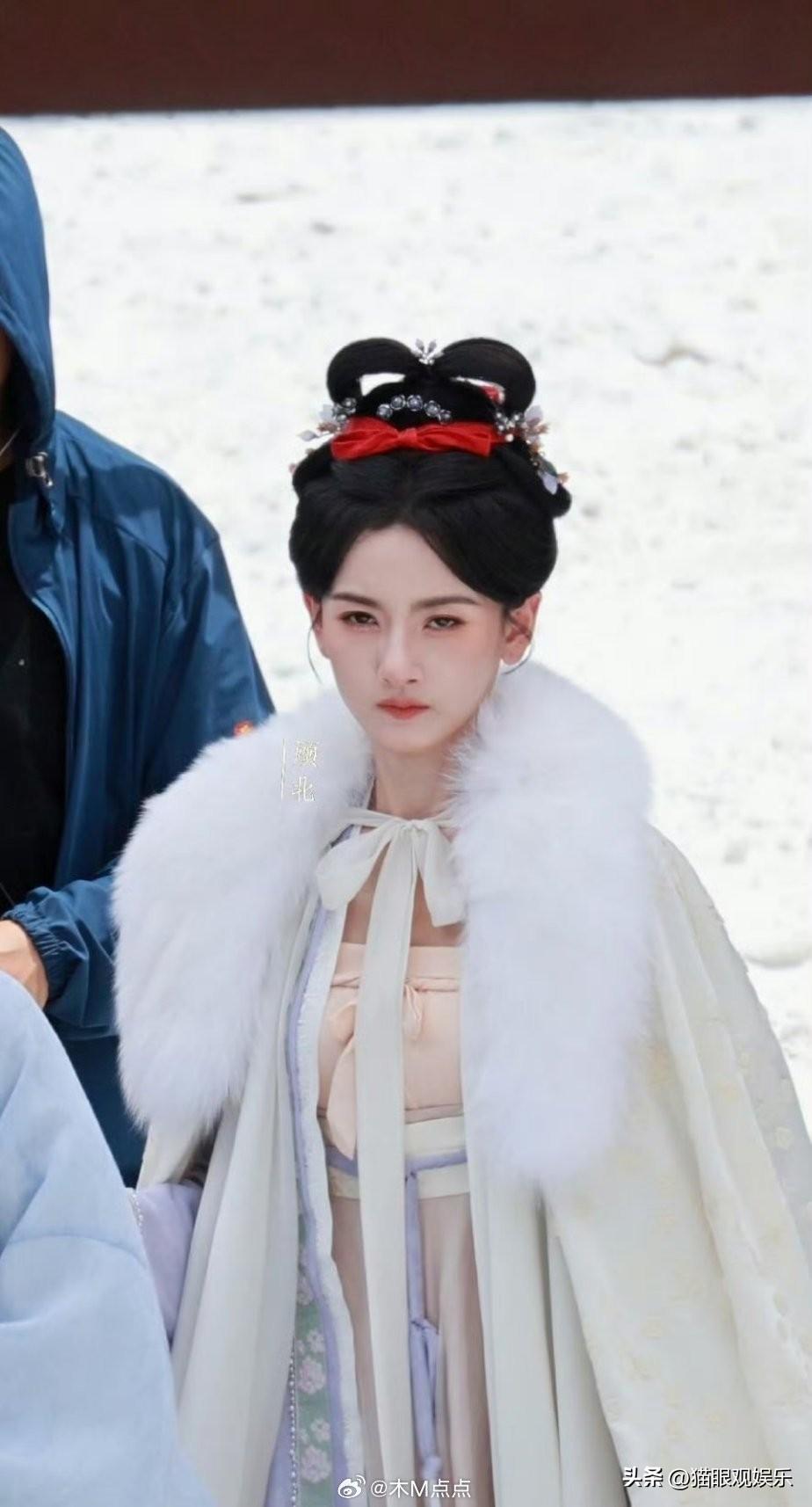 古装剧《司宫令》无修路透接连登顶热搜，宋祖儿的古装扮相与片场花絮迅速引爆全网热议