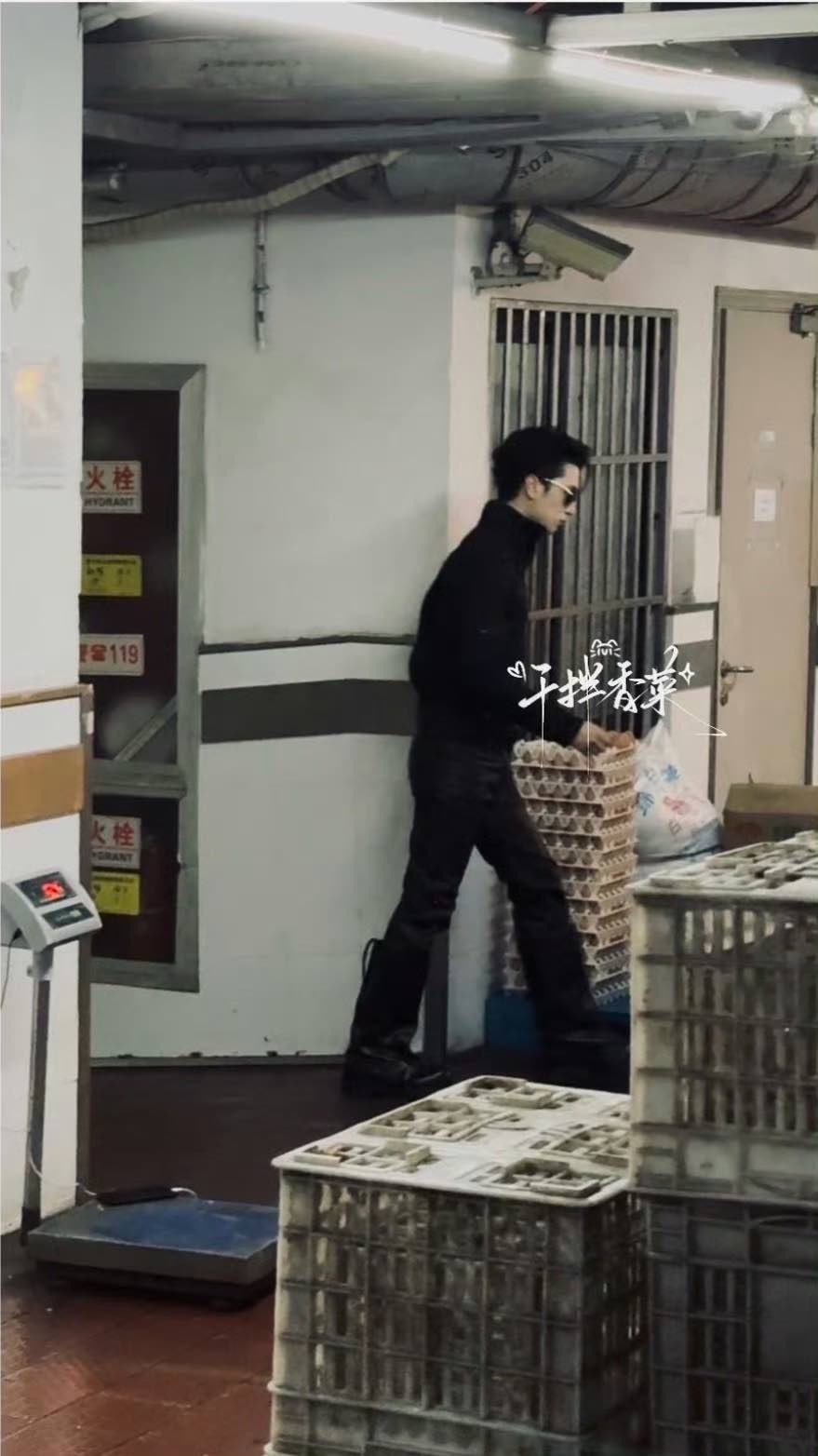 严浩翔进化掉睡眠了严浩翔说唱巅峰对决2026 tg：哈哈哈现在才发现严浩翔这旁边