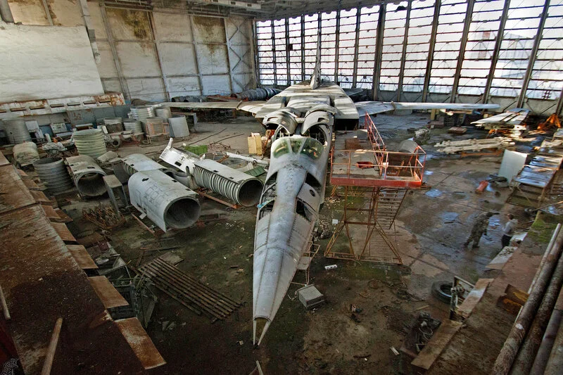 捷列克机库内废弃Tu-22M3逆火轰炸机