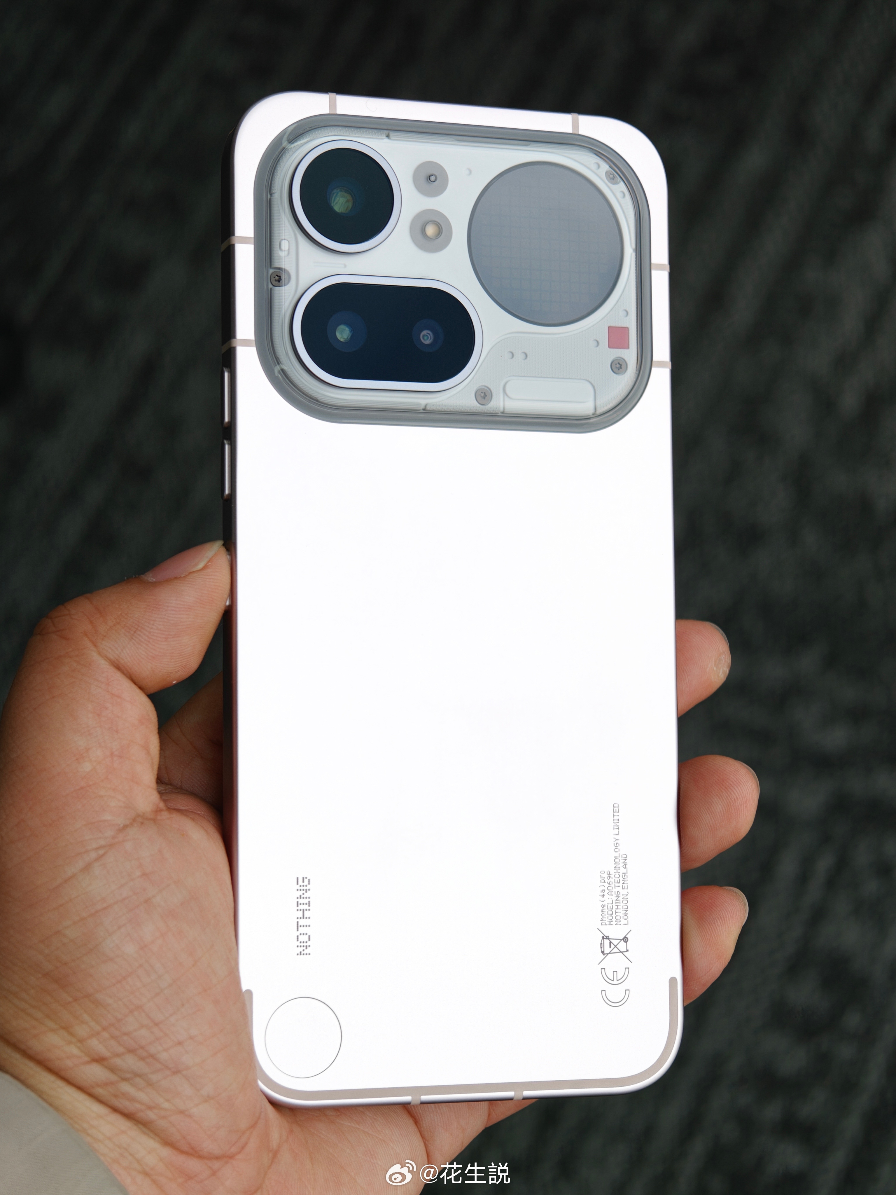 没想到2026年，还能看到这么“传统”的全金属手机Nothing这个粉色比想象中