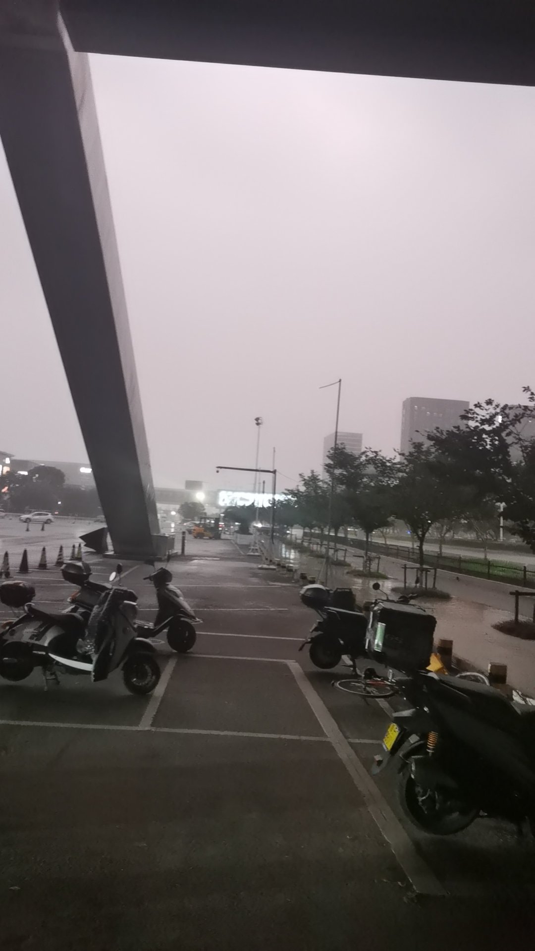 我在哭你们懂吗 