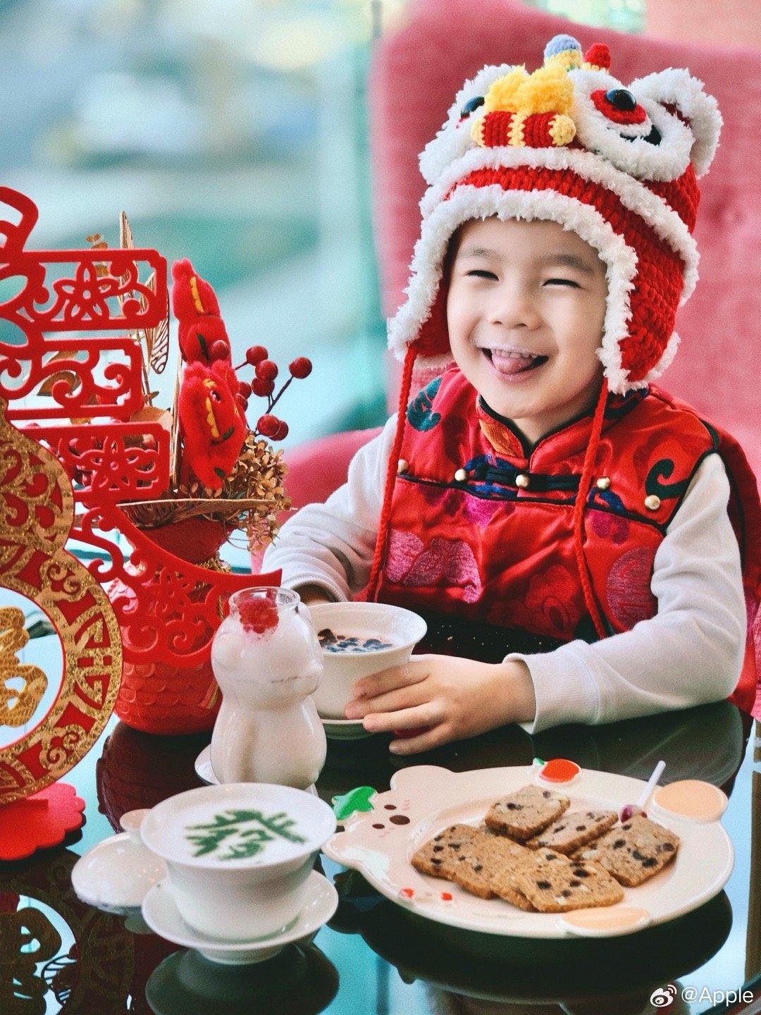 金吸管专吸马年好运气 2026马年敲锣来，家里有娃的日子，总藏着最暖的盼头和最足