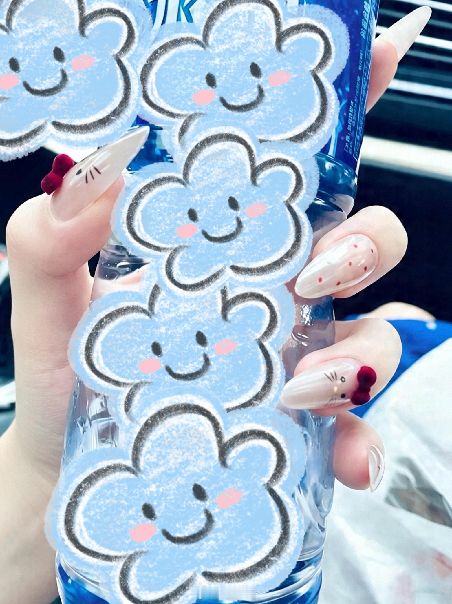 我还是觉得这个穿戴甲绝了 看谁不顺眼就戳谁 
