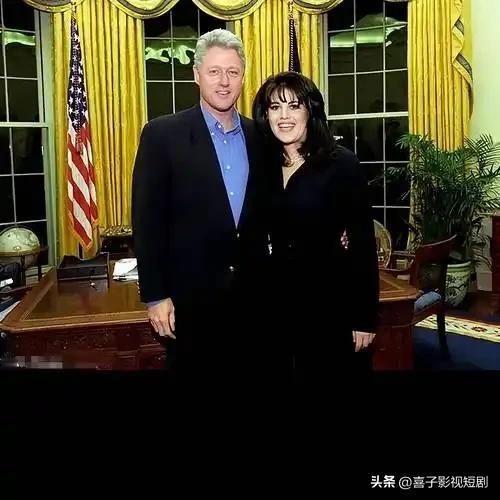 2025年12月22日，特朗普在海湖庄园回应克林顿大尺度照被公布一事。他表示自己