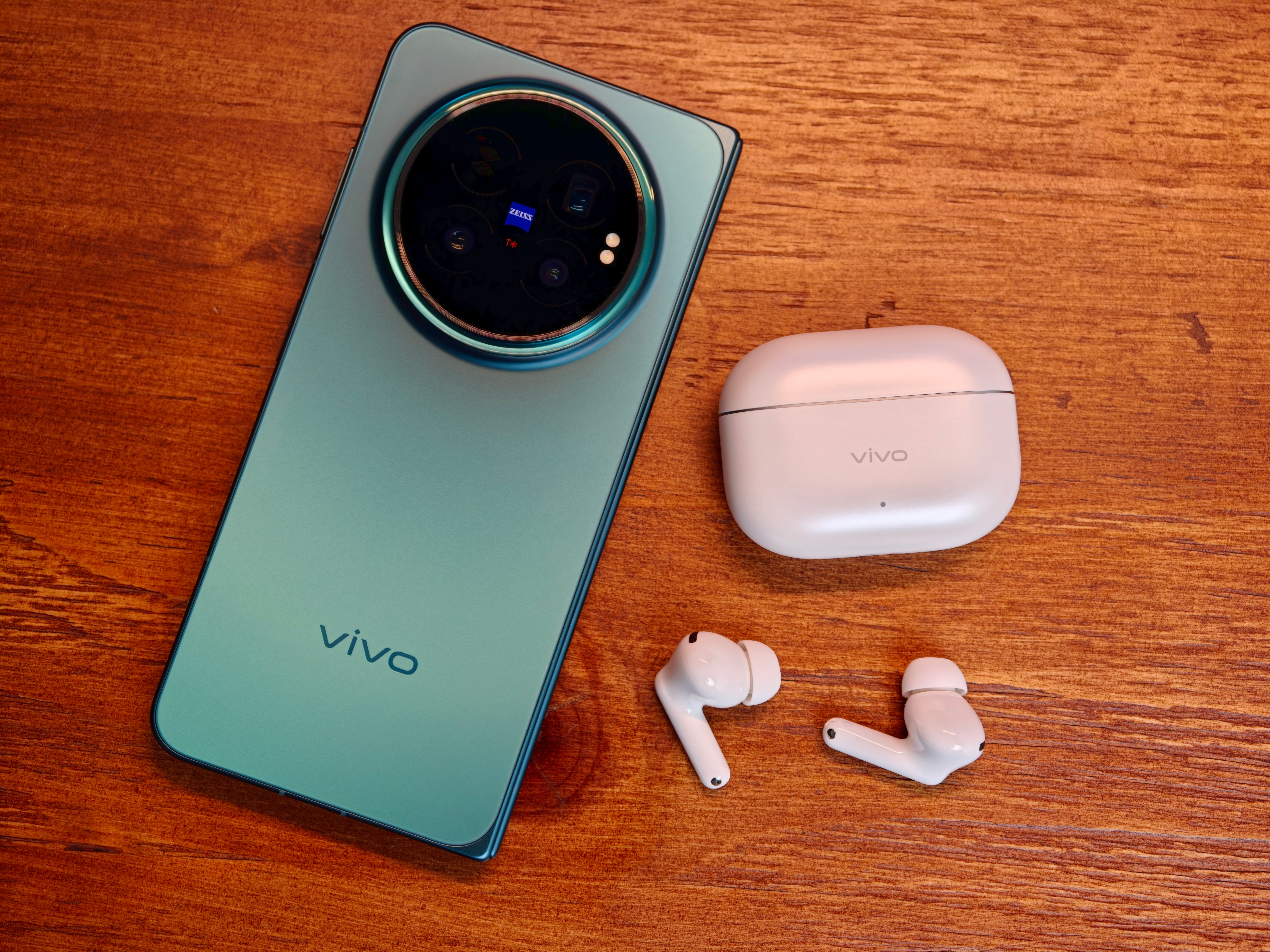 vivo X Fold6发布会大家的关注度都在X Fold6身上，但其实这副vi