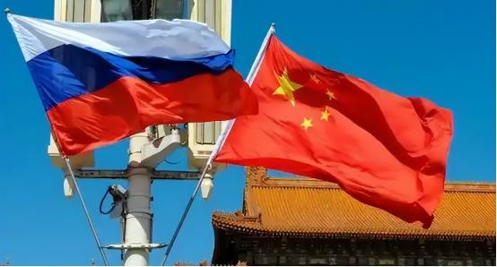 中国明明能躲开麻烦赚快钱，为啥非要和俄罗斯合作？西方媒体说中俄只是被外部制裁逼到