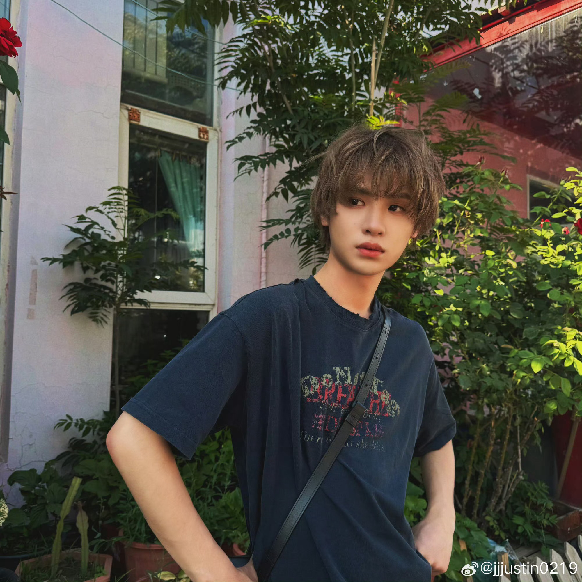 黄明昊黄明昊我的妈耶 🌱黄明昊张十一 舞台上灯光闪烁 台上的你满是光芒 𝑰?