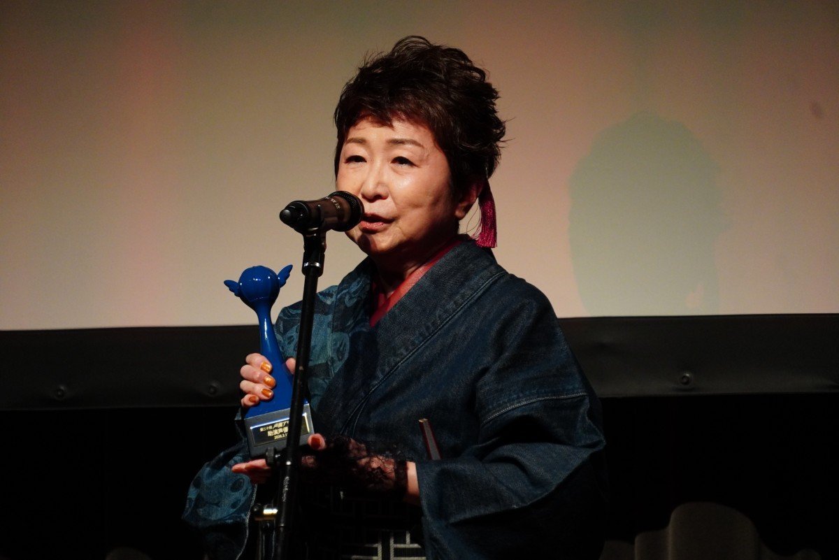 海贼王 尾田荣一郎本周的卷末语：“我去看田中真弓的表演了。尽管她受了伤，但她一点