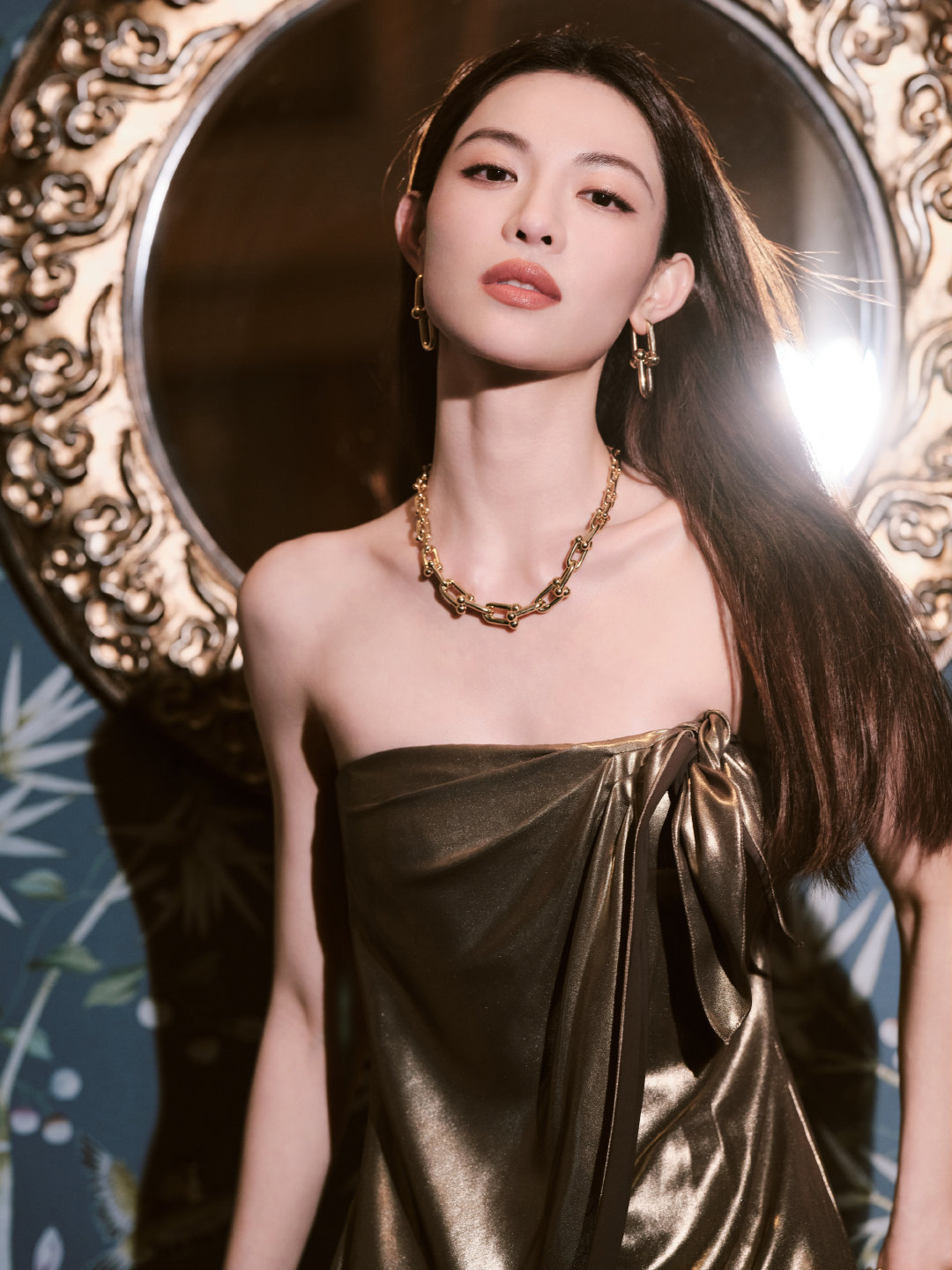 钟楚曦 欧莱雅听见值得之夜摄影：张德龙化妆：钟楚曦 