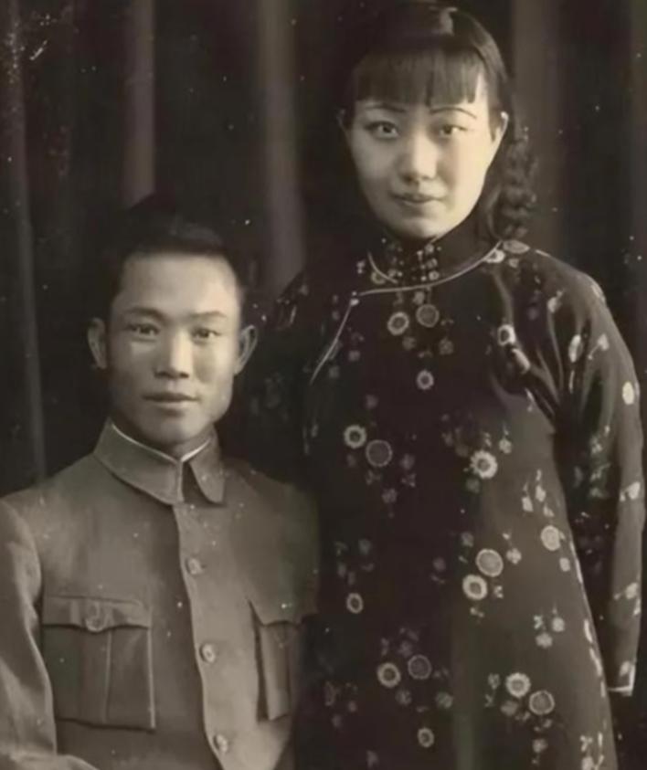 1925年，陈诚正准备休息，但妻子用手刚碰到自己身体，便被他一把推倒在地。
19