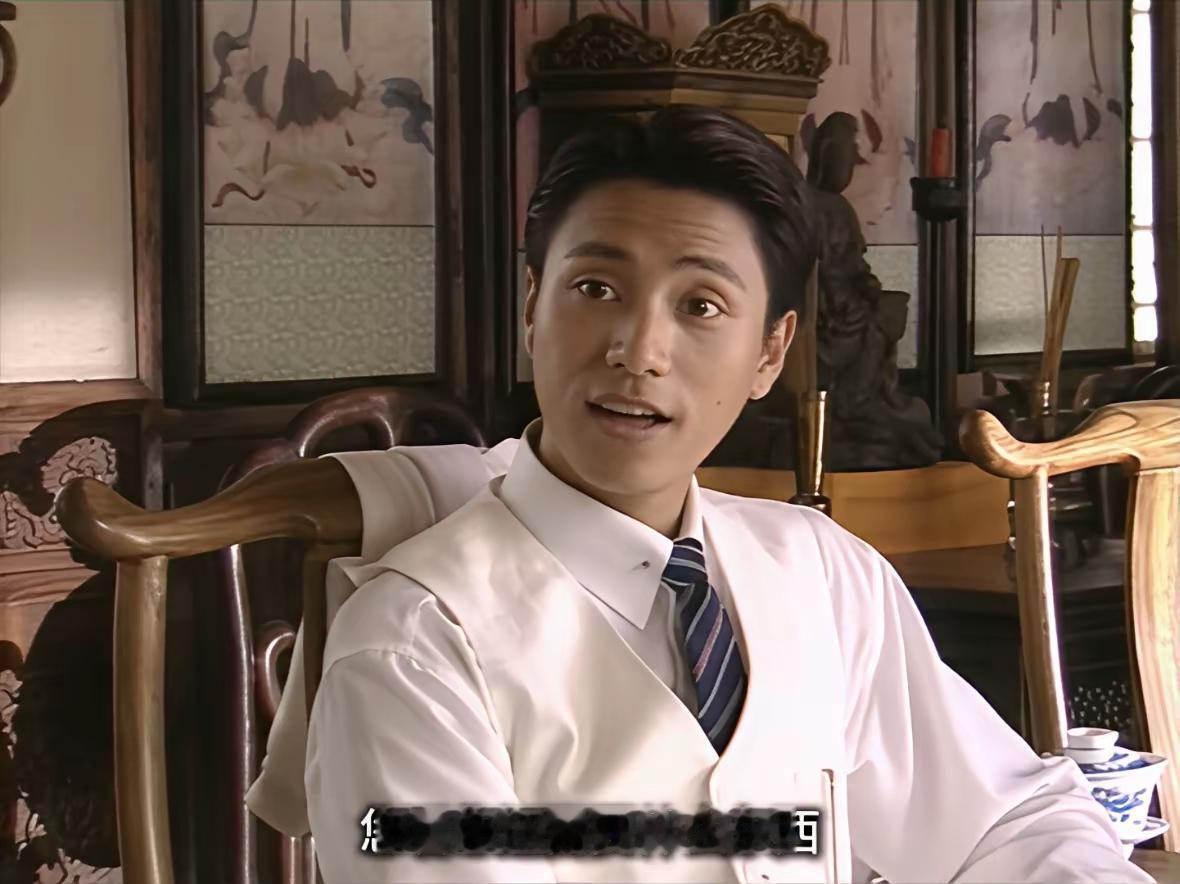 原来金燕西在结婚前全是吹牛的！他问冷母需要买什么?他都可以置办，他自己有存款。