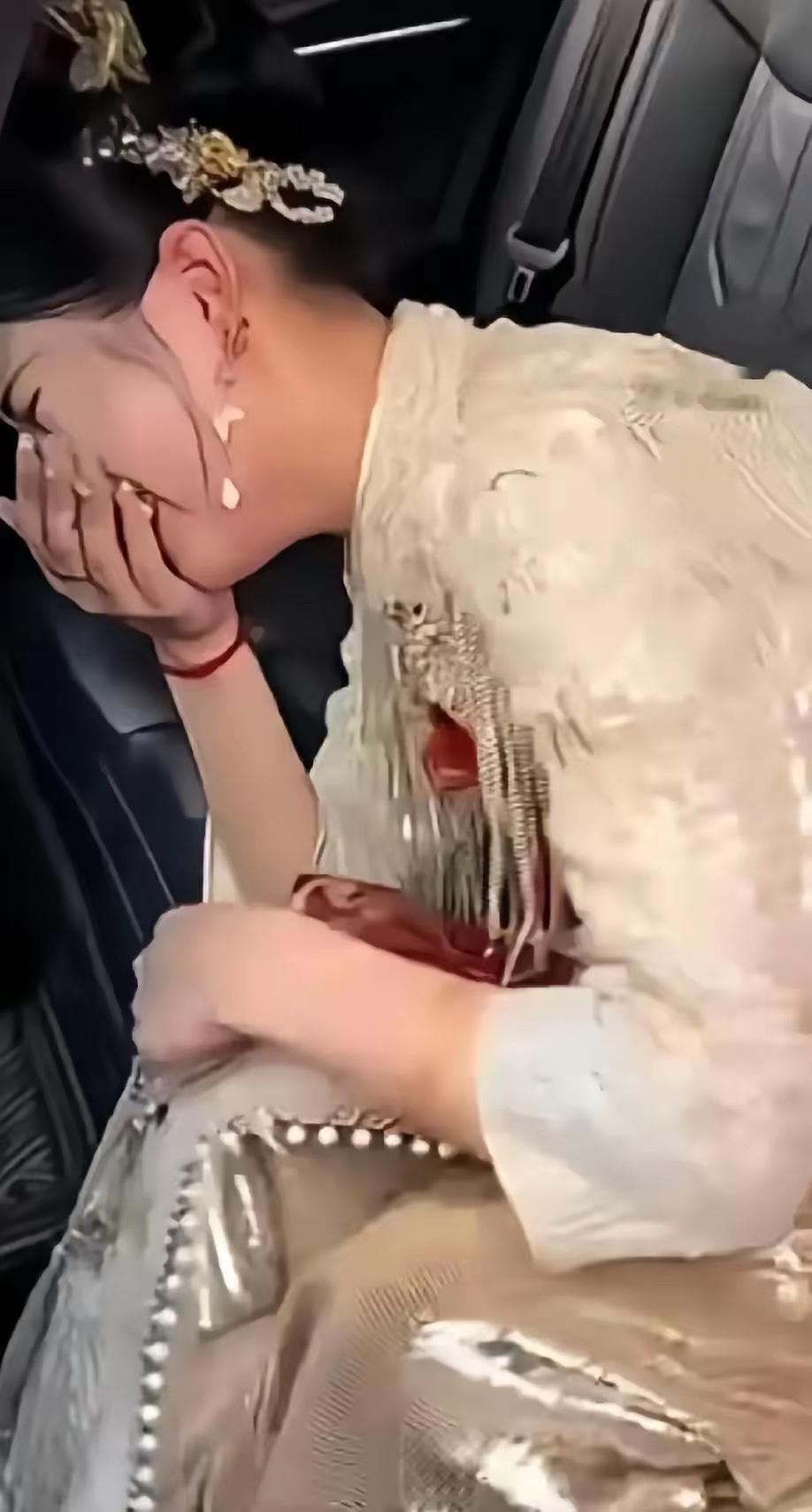 国内一座中部城市，新娘的婚车快到男方家门口，娘家电话打来，说父亲出了意外不在了，