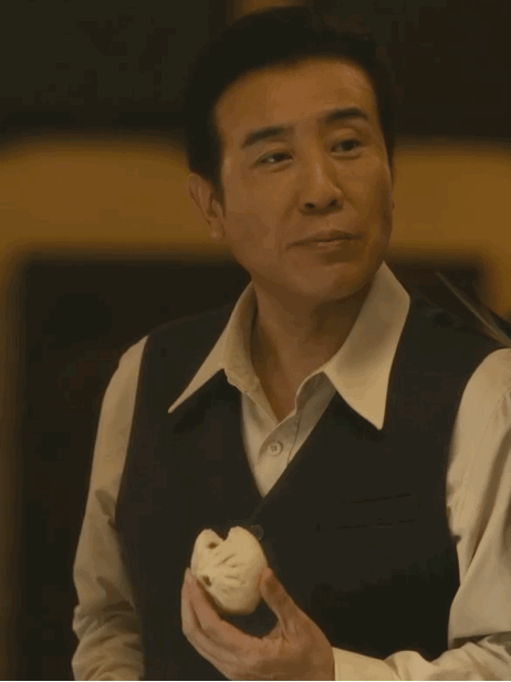 于和伟一款旧中式霸总谁懂啊！于和伟身上这种旧中式霸总气质真的内娱少见，沉稳内敛、