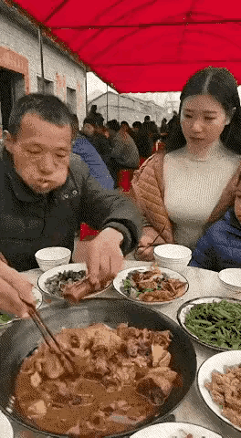 餐桌文化您见过这种吃像的人吗？俺这里叫他“跟几辈子没吃过的一样、饿死鬼托生的、下