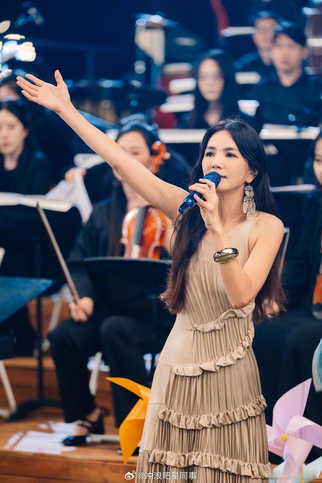 杨谨华谈ella未入围金钟奖 《今夜一起为爱鼓掌》由杨祐宁、杨谨华、Ella 陈