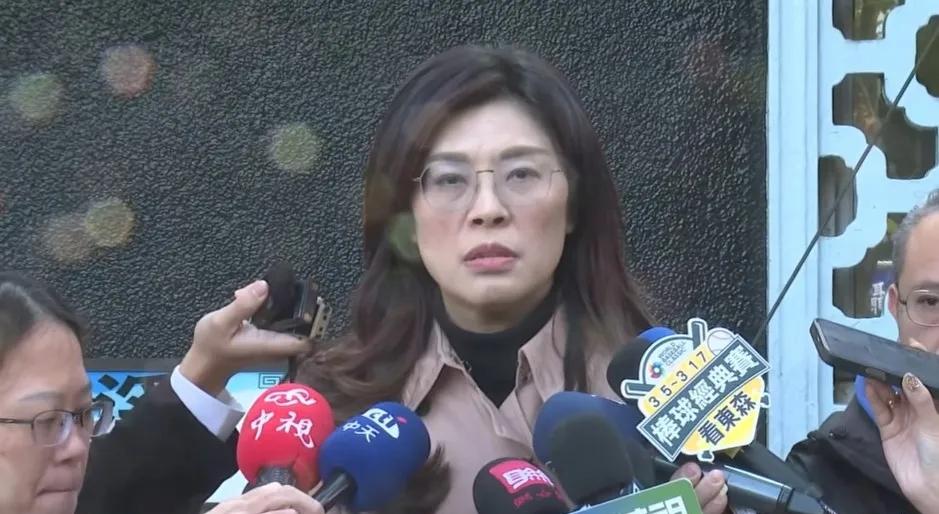 郑丽文说，“我必须再一次的说明，台湾与中国并不是一个互相抵触概念，她应该是彼此包