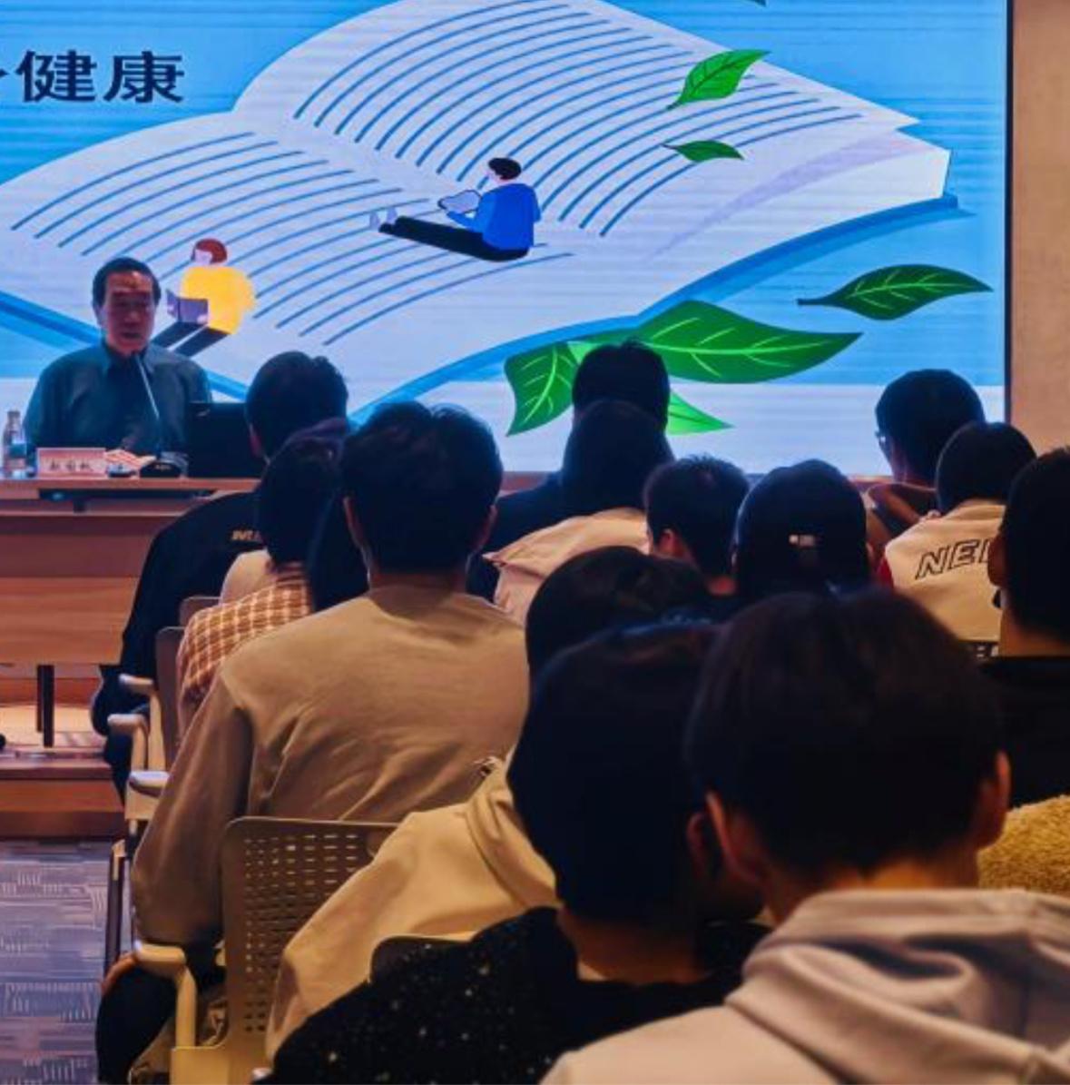 还有一个欧巴的后脑勺[苦涩][苦涩][苦涩] ​​​