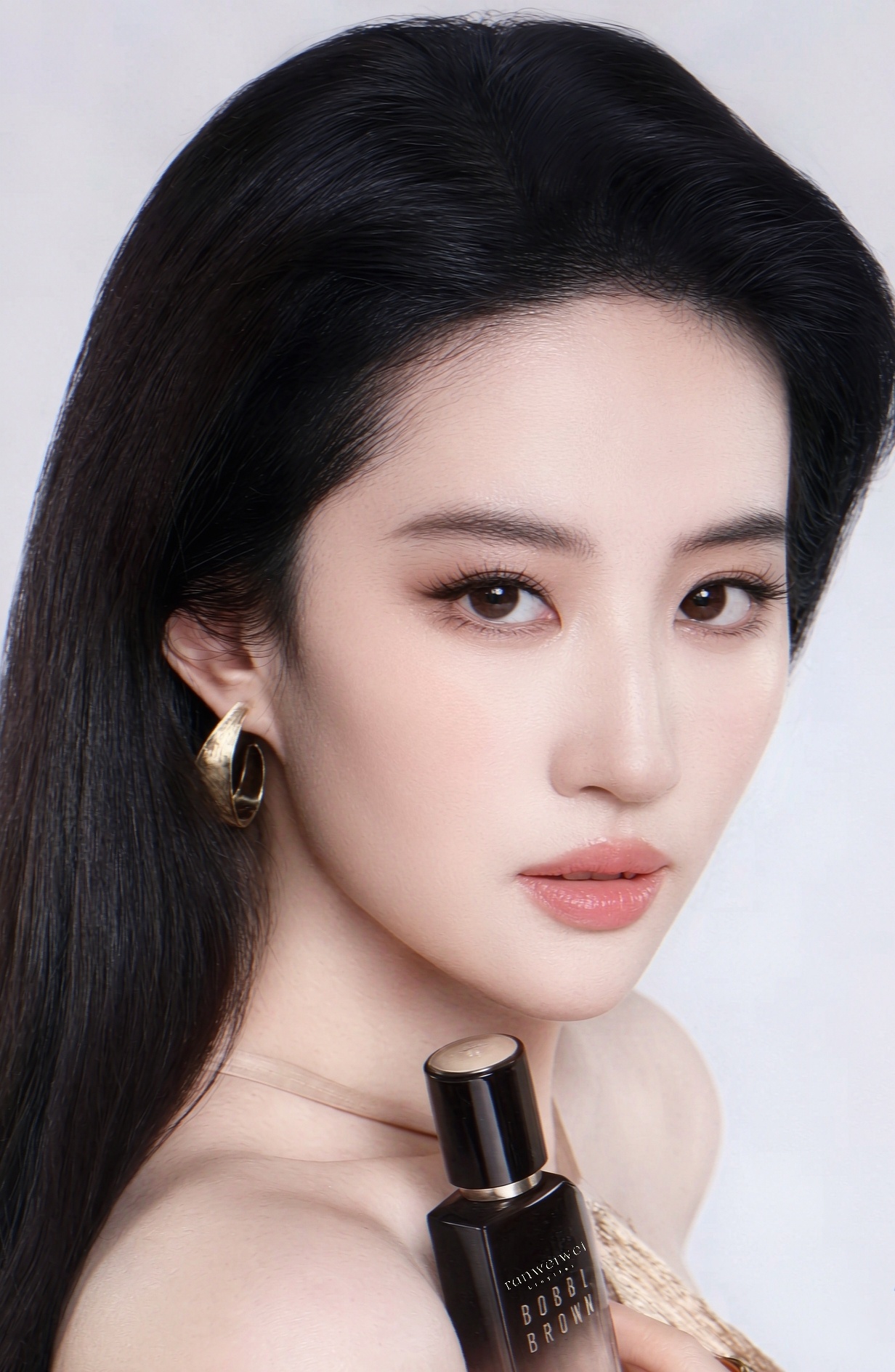 𝘉𝘰𝘣𝘣𝘪 𝘉𝘳𝘰𝘸𝘯*请问长这样有什么烦恼吗？是不是照镜子
