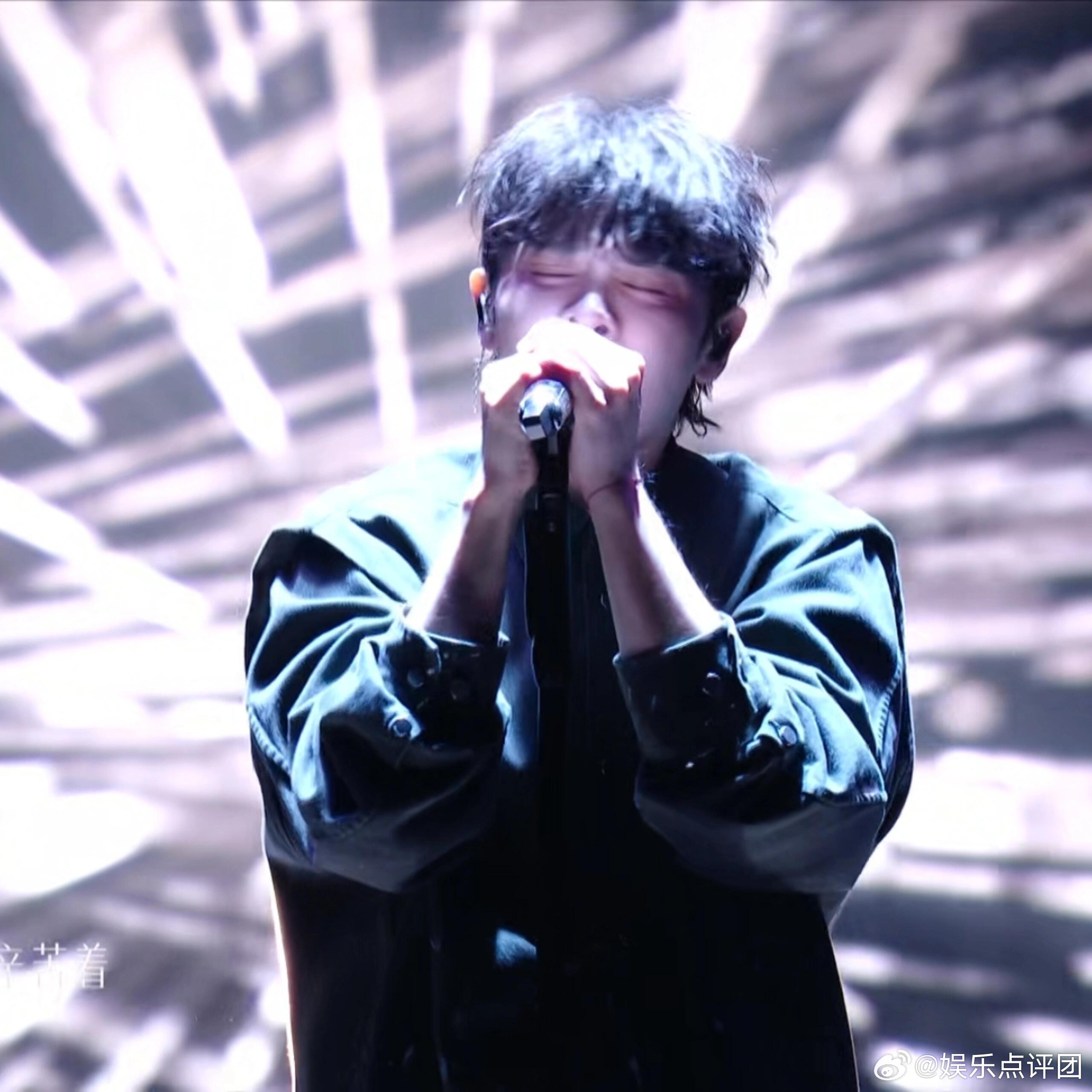 尤长靖神仙吟唱 尤长靖这是什么神仙嗓音啊！吟唱一起手就停住了，那种通透空灵直抵人