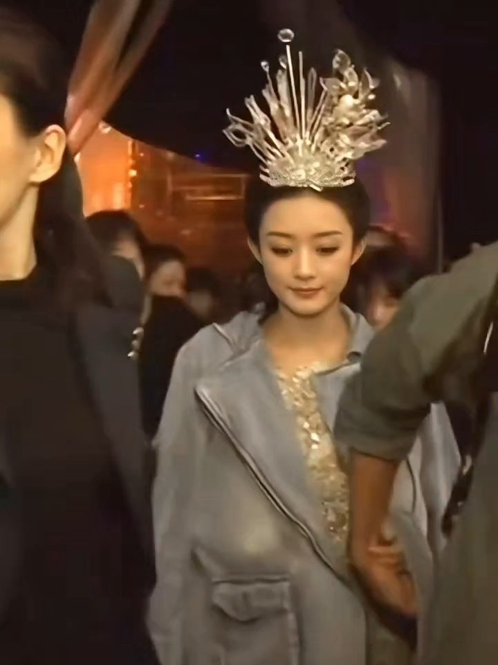 这个丽咋这么萌 第一次看到这个视角的视频历届票数最高的金鹰女神