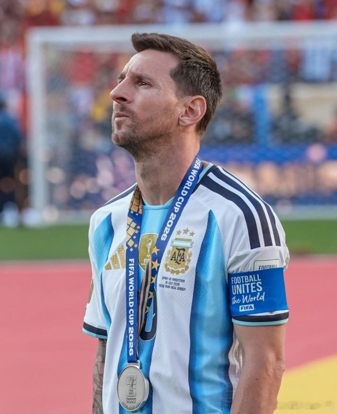 罗德里是FIFA评定的世界杯最佳，梅西收获十余家媒体评选的本届赛事最佳球员。本届