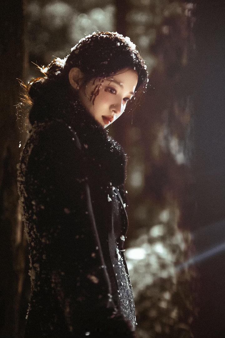 王楚然妈咪是一种感觉这一秒过火可塑性真的太强了！从前明艳张扬，如今化身温柔从容的