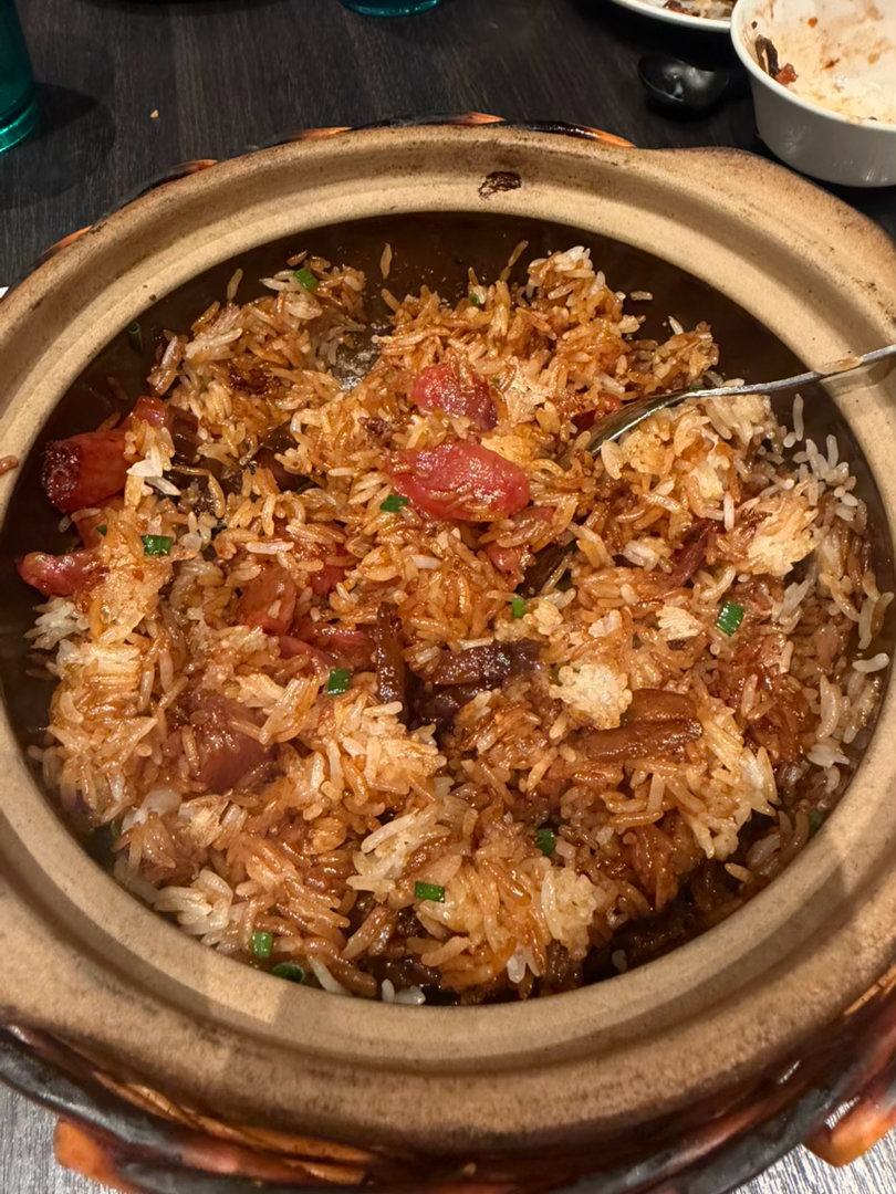 昨天吃的也是煲仔饭，今天还是煲仔饭，不过这个 58，好吃多了​​​