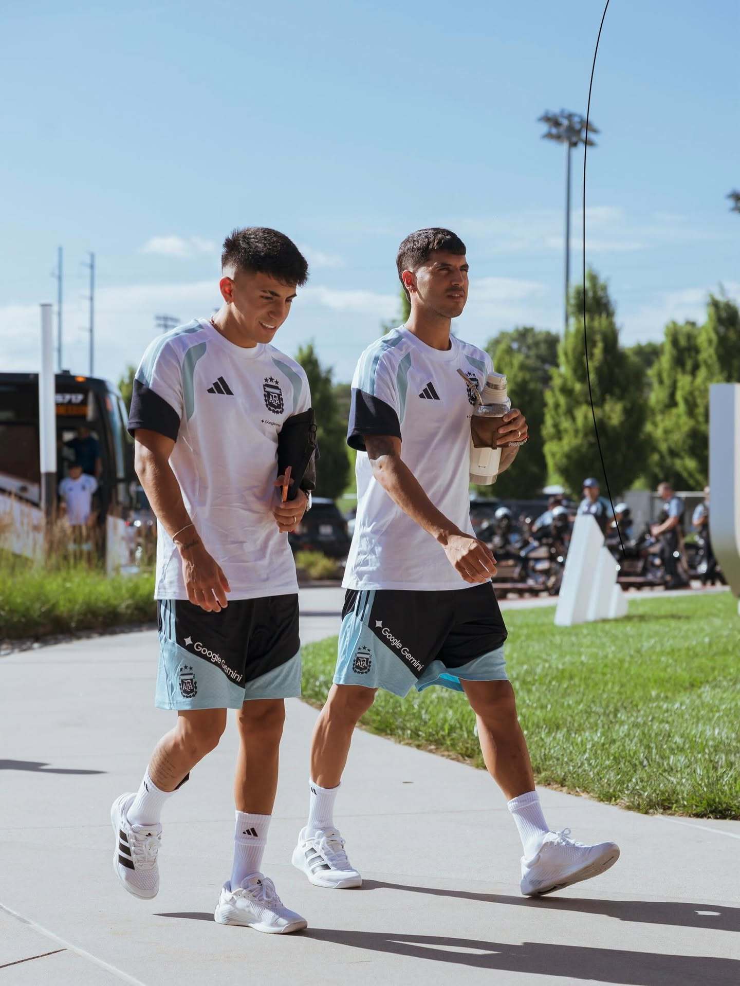阿尔马达更新ins｜堪萨斯训练第一天 🇦🇷🩵🤍⚽️阿尔瓦雷斯、大马丁、洛