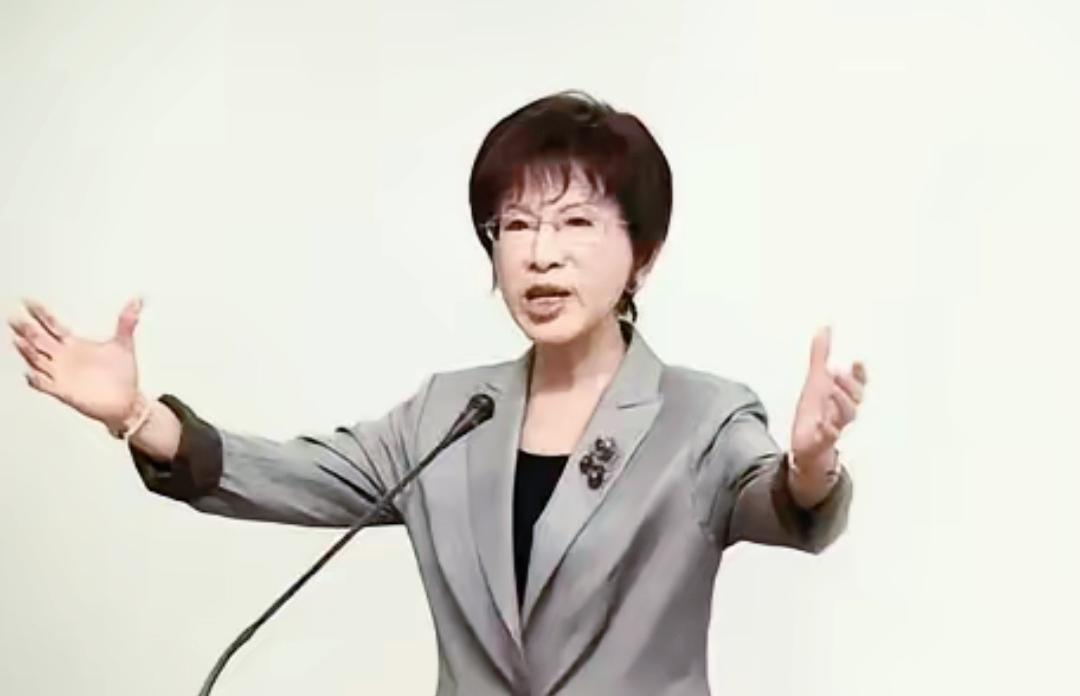 洪秀柱说要先签“和平协议”，再谈统一，岛内一片哗然。

洪秀柱说：“时间也不短了