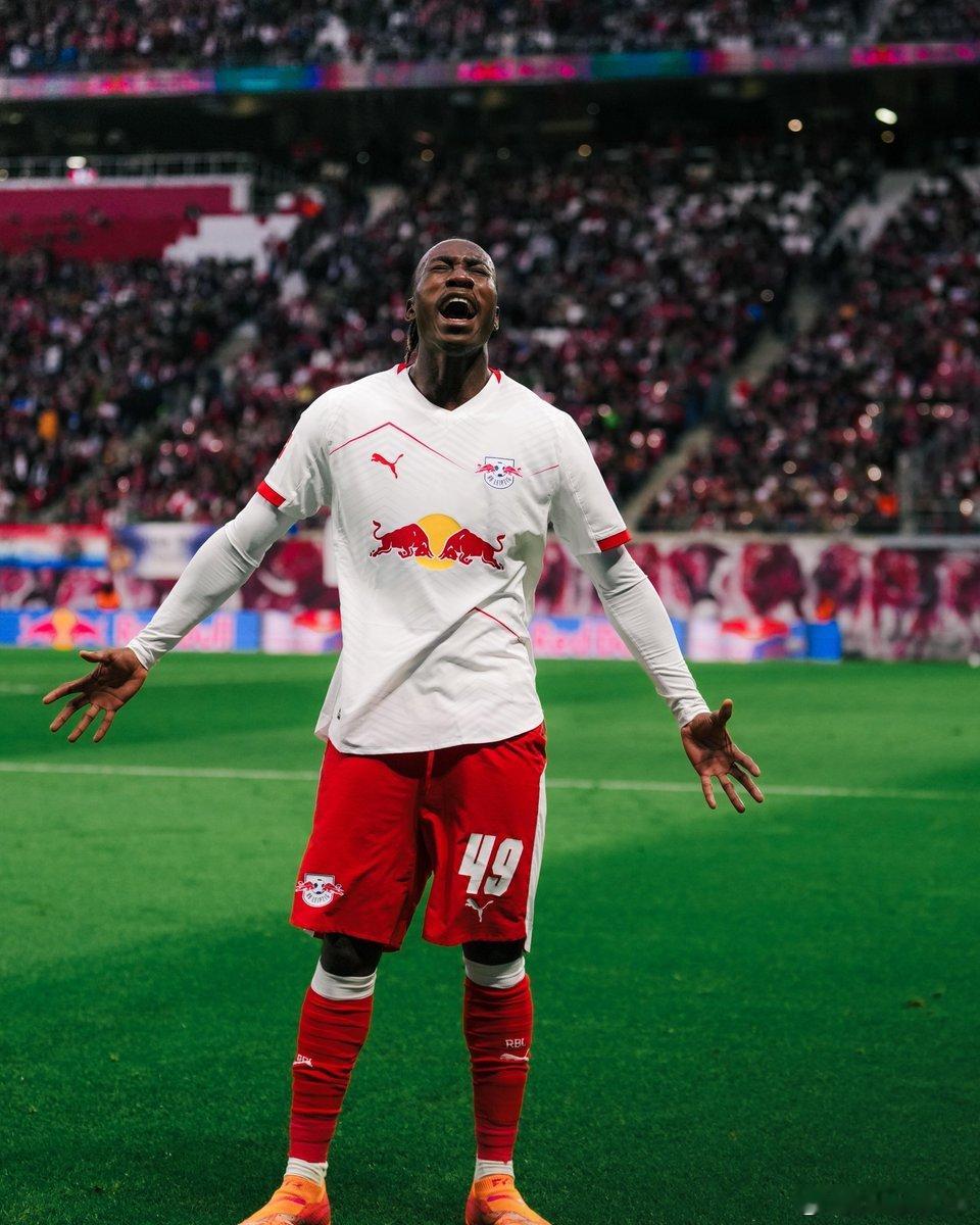 🚨曼聯、拜仁慕尼黑和巴黎聖日耳曼都在關揚·迪奧曼德的成長。萊比錫紅牛將這位19