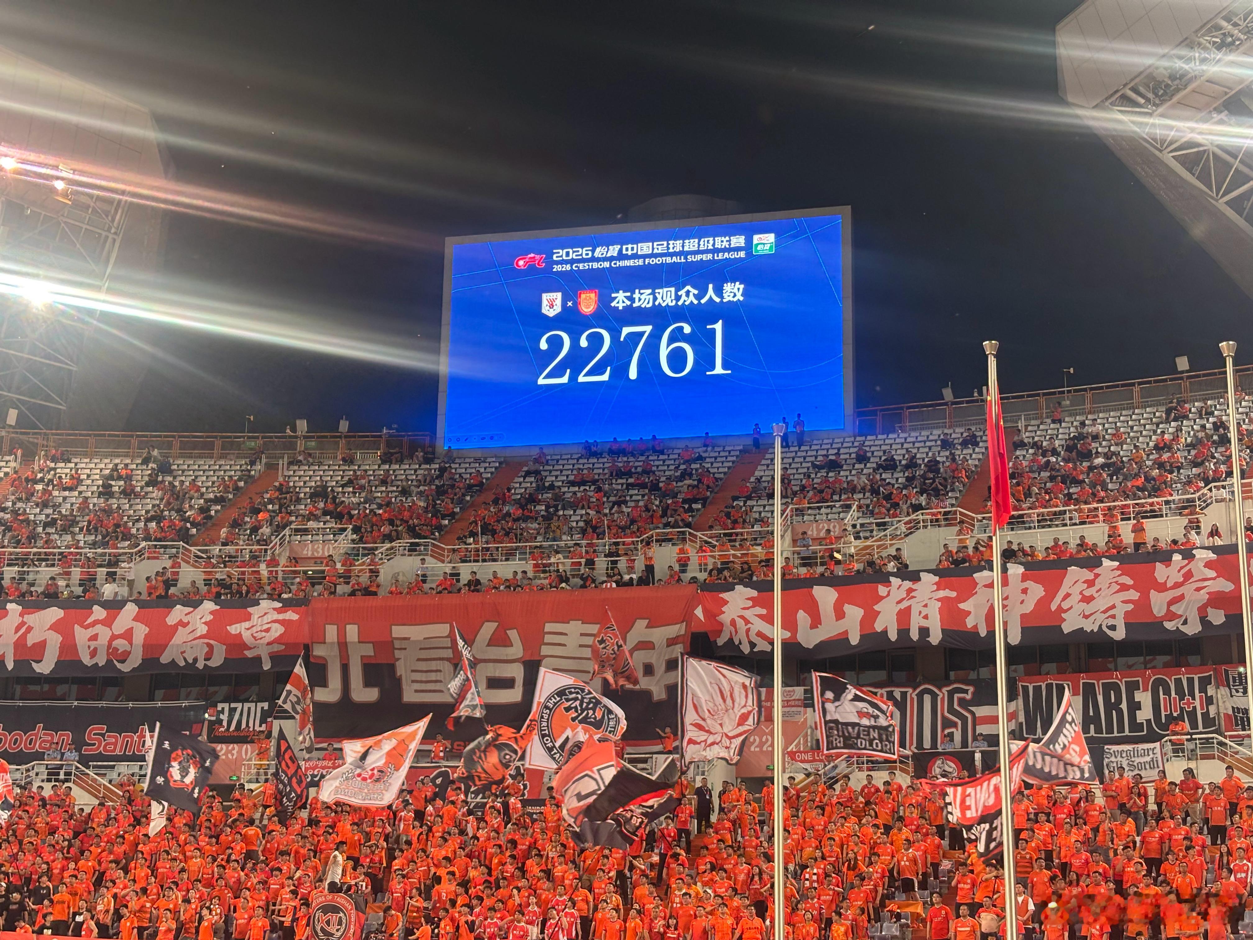 22761人 