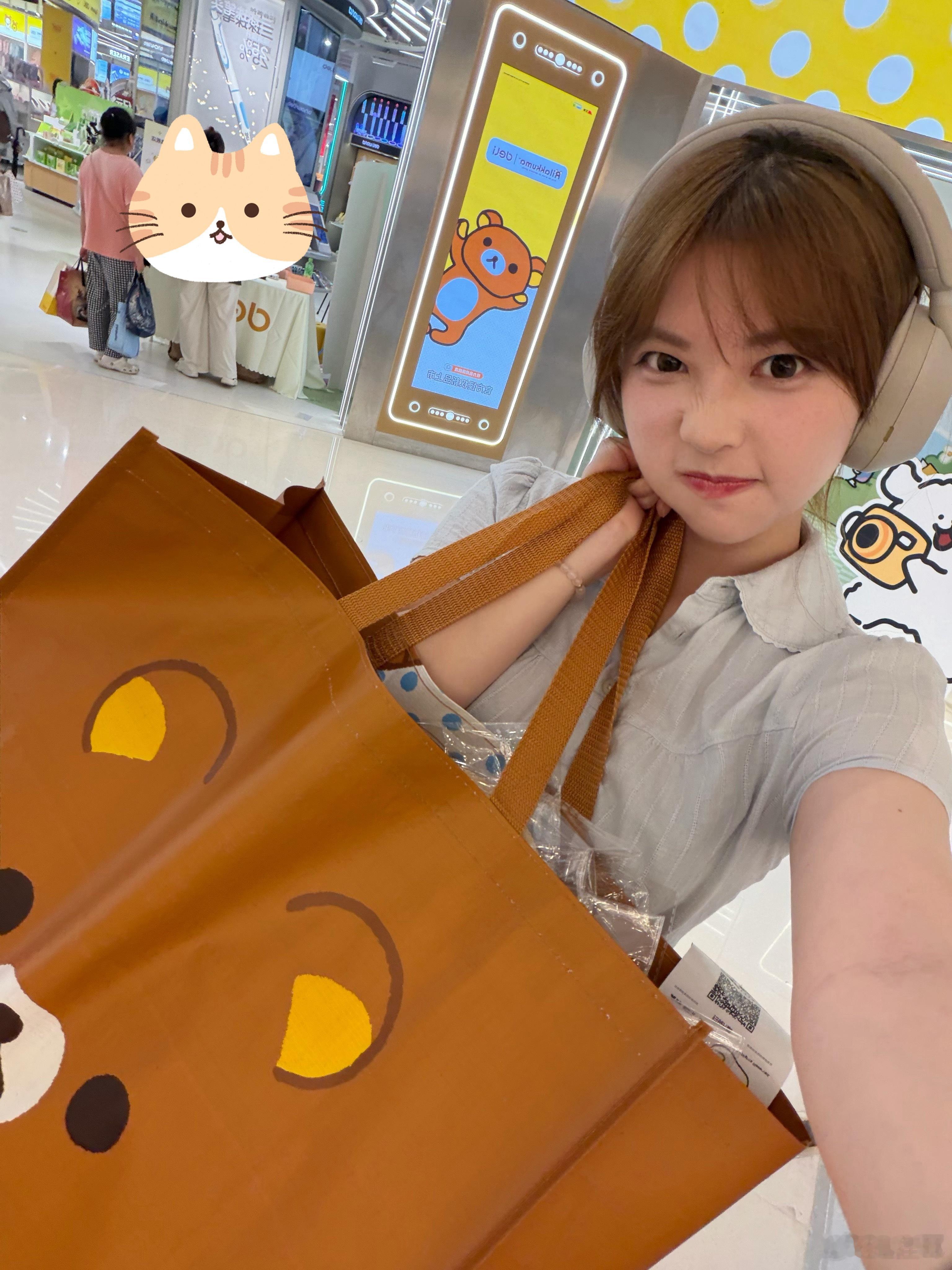 我来了！！！！！给你们买了小礼物嘿嘿 