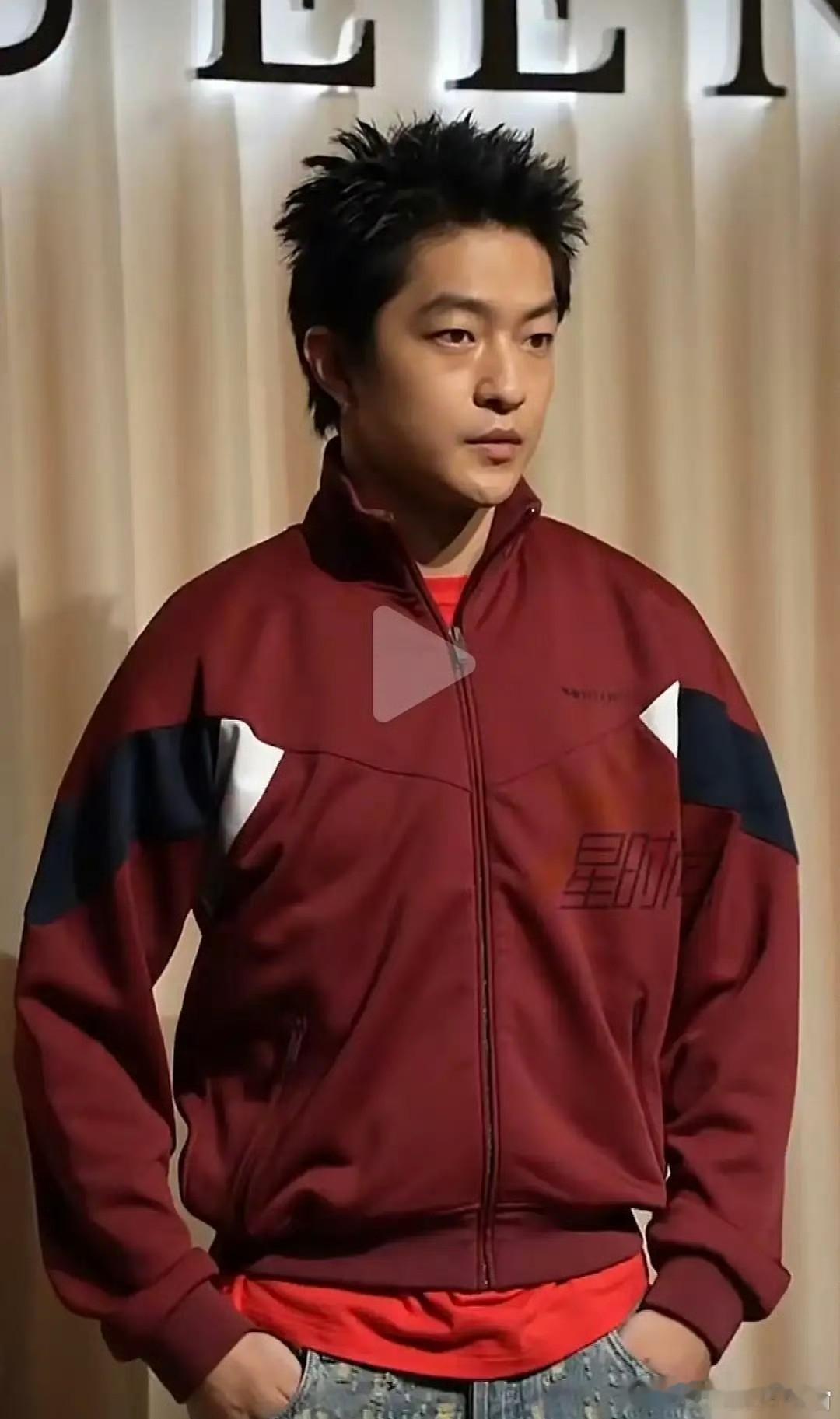 有一说一，看屈楚萧这组最新生图，让他去和孙千拍偶像剧，你会想看吗？说实话，我个人