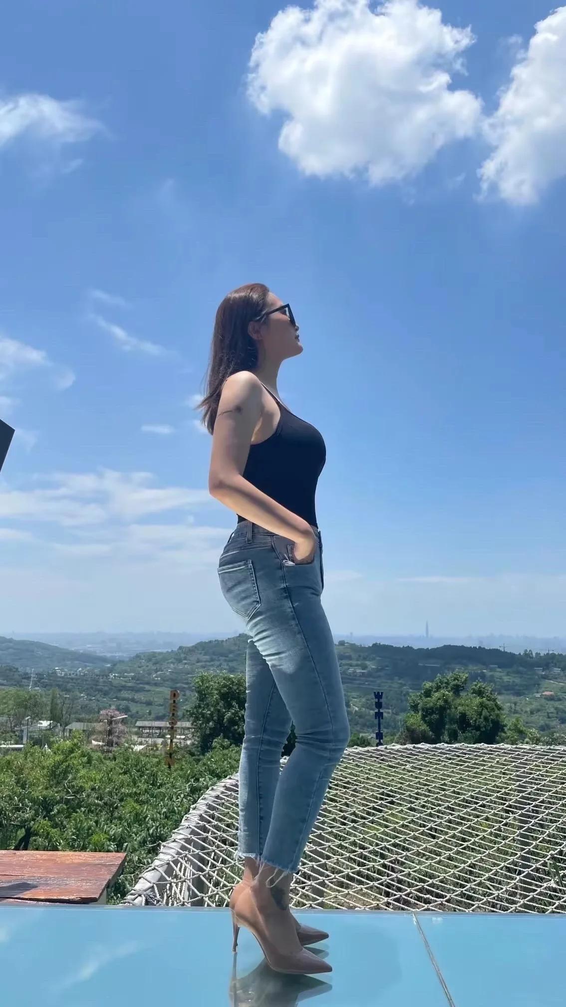 不要太在乎别人对你的评价，做好自己个人，干好自己的事，走好自己的路。活在别人眼里