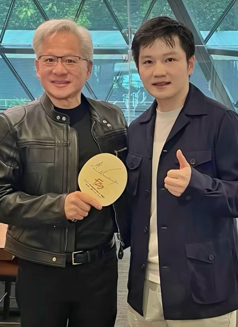 一球，一芯，一世界。双向顶配，自带高光。 