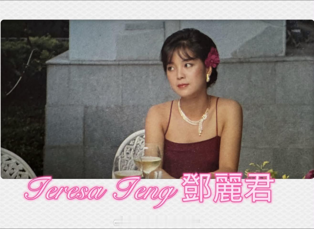 1982年9月，新加坡莱佛士酒店的庭院景致，一直是酒店最具代表性的拍摄场景，也正