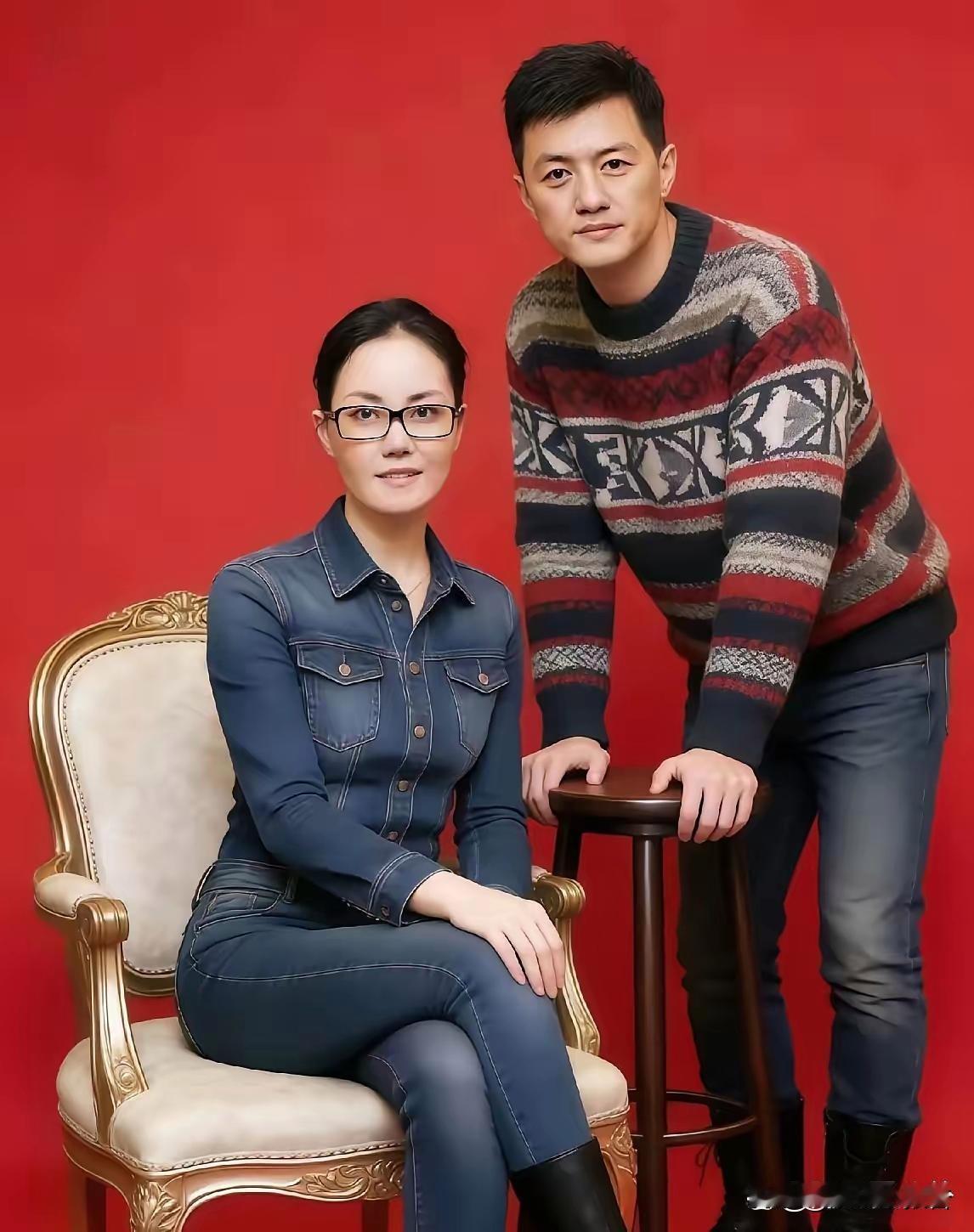 现在看王菲和李亚鹏的这张照片真经典。那个时候的王菲可能也是深爱着李亚鹏。