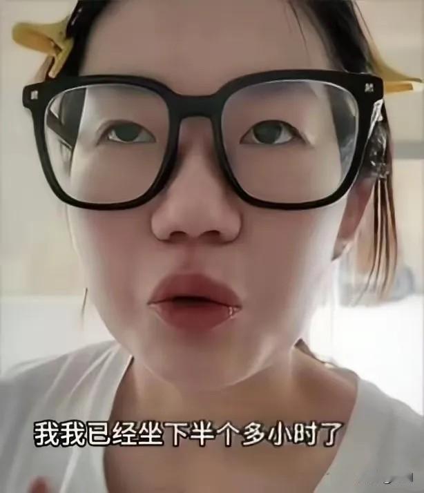 她真的怕了，没想到投诉信比通知书早到，她在镜头前哭诉，希望大家放过她。原本她也可