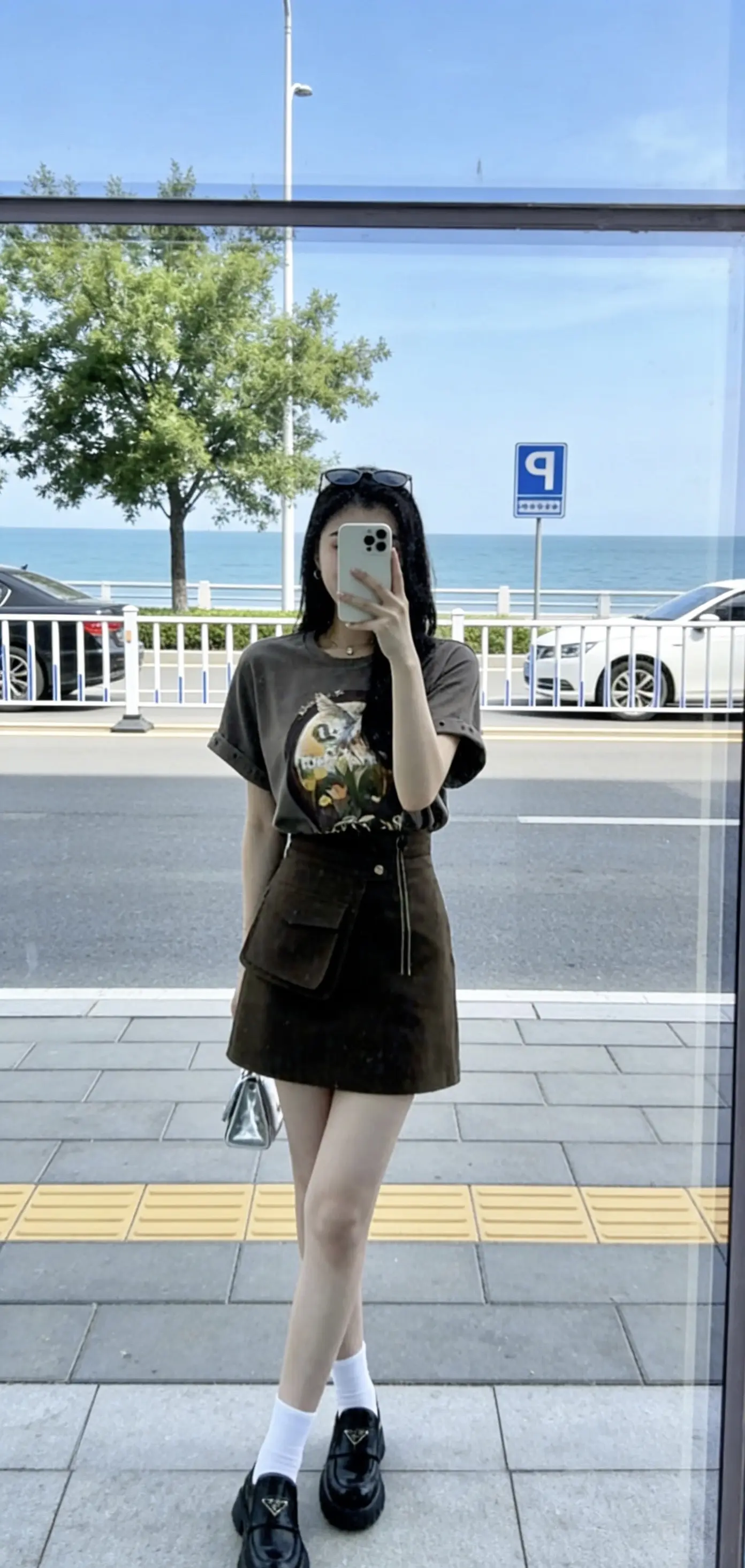 有些人十句话也伤不到你，  有的人一句话就能戳痛你的心！”