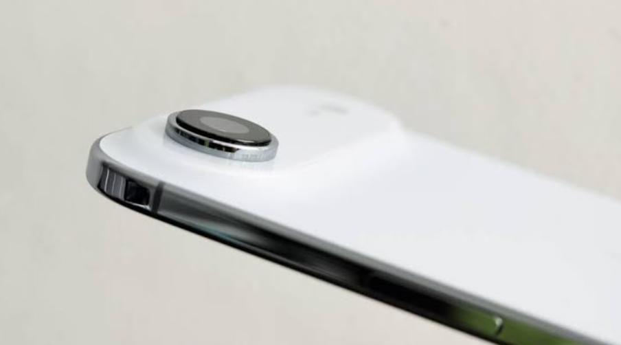 更薄的新 iPhone，这次稳了
 初代iPhone Air在厚度上做到了5.6