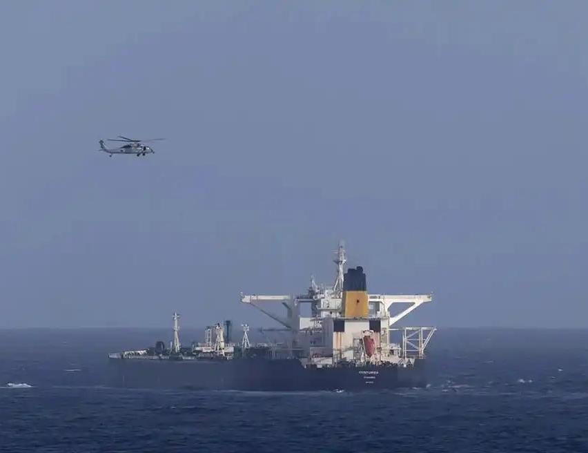 美国近期于加勒比海频繁追截、扣押油轮，其核心目的在于切断石油出口，彻底扼杀委内瑞