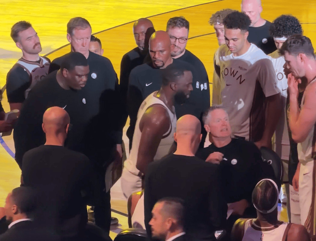 Siegel：格林与科尔疑似发生激烈争吵，随后格林直接离场前锋德雷蒙德-格林第四