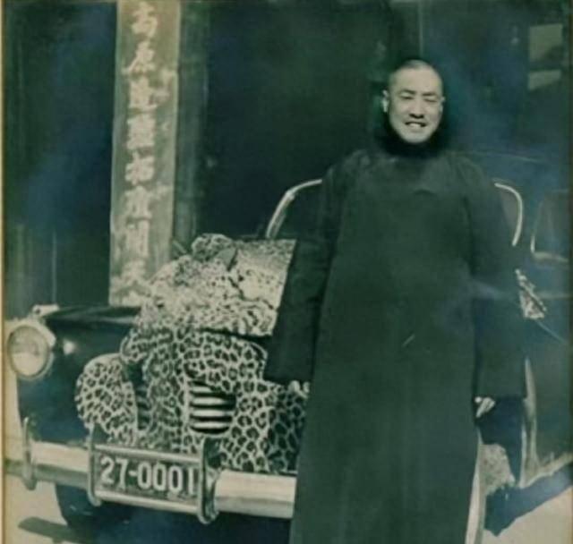 1937年，青海省主席马麟家中失窃，他祖传的宝贝玉麒麟被偷了，他为此勃然大怒，大