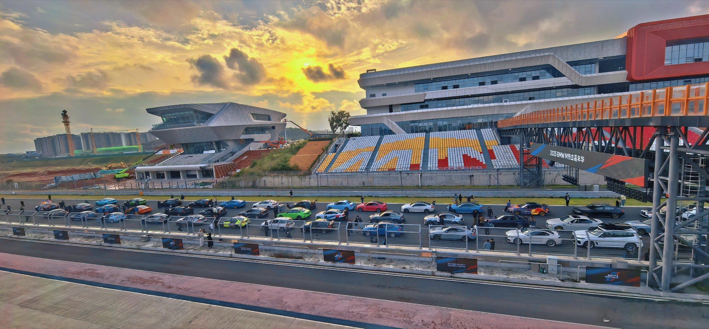 BMW M热血嘉年华巡游就要开始啦，你能认出几个。  ​​​