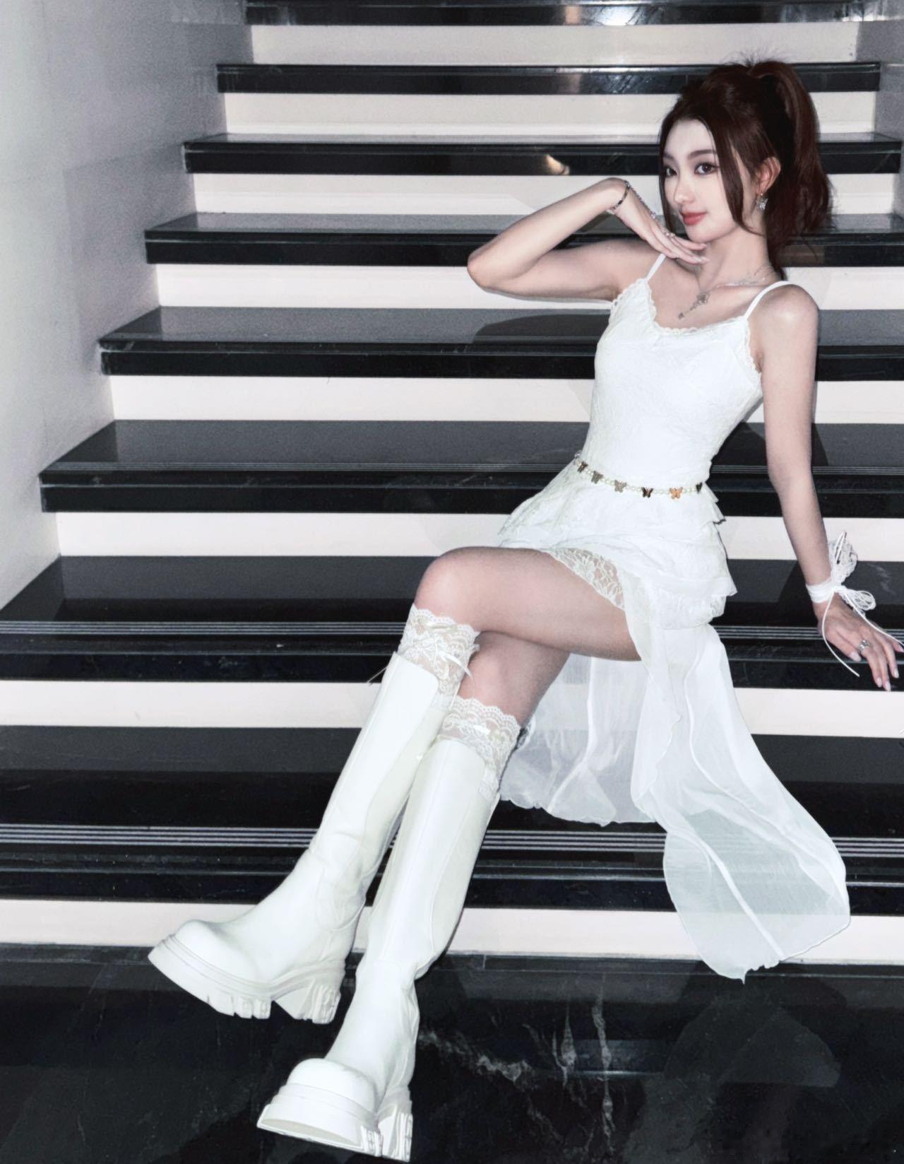 李紫婷想念火箭少女的舞台李紫婷超话翻牌说怀念火箭的舞台想唱很多歌，瞬间戳中软肋，