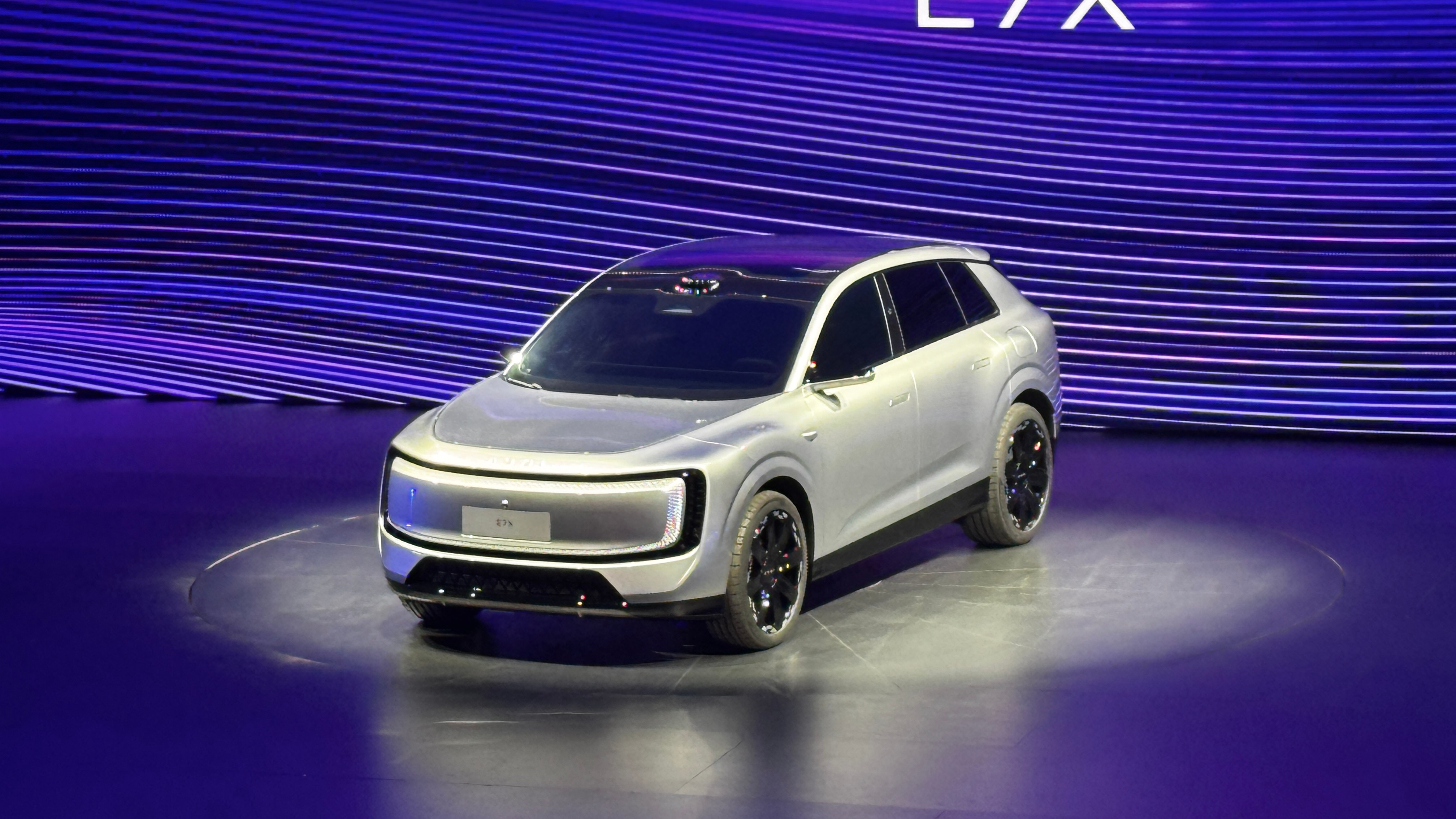 大众集团媒体之夜上，奥迪带来了他们最新的车型：奥迪E7X，定位纯电SUV，采用奥