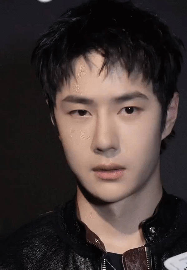 #王一博[超话]#甜甜嘟帅帅嘟[爱你][爱你][爱你]静图动图都很完美 ​​​