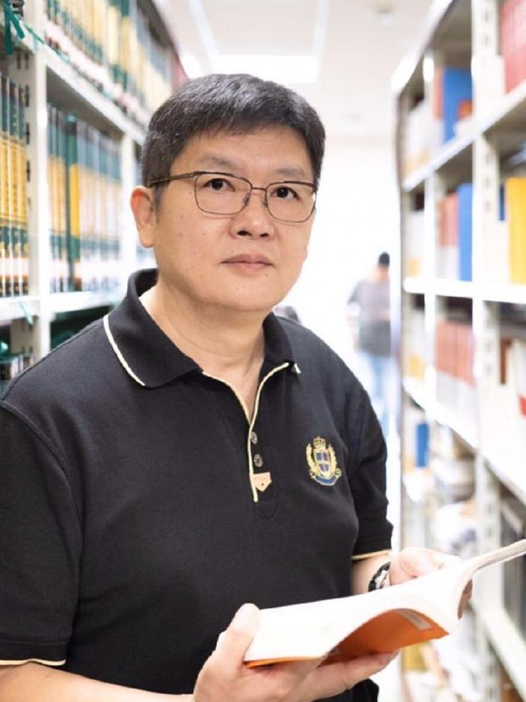 搜索框里输入“冯玮”两个字，页面跳出来只有一句话：用户不存在。

用户说凉就凉了