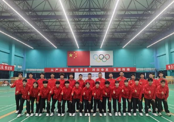 2026年羽毛球亚青赛混团决赛：中国🇨🇳 vs 🇭🇰中国香港第一盘：1、