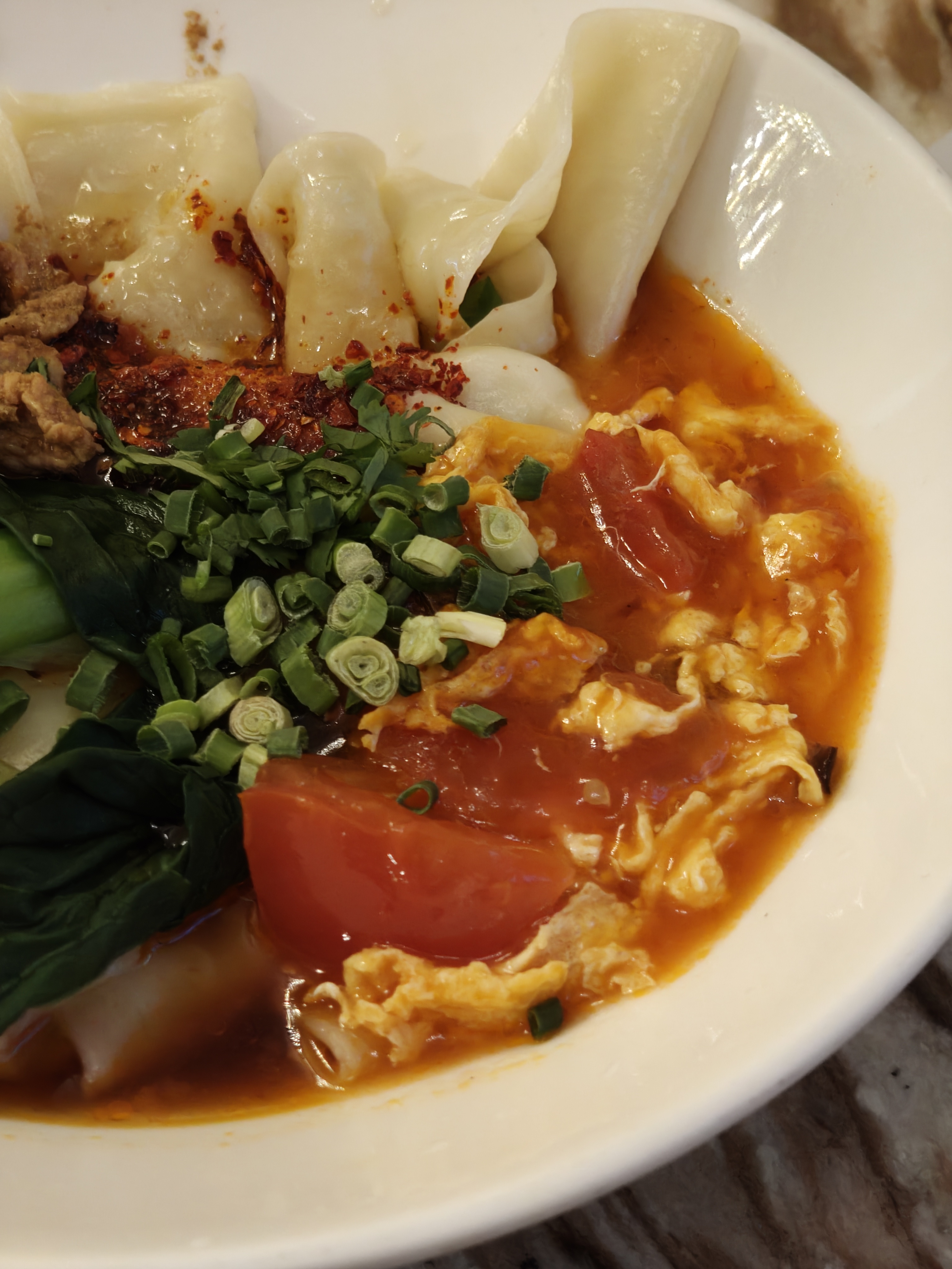 西安的面 好像随便一个地方都好吃休息室的也不例外 吃了一半吃不动了 咸阳·西安咸